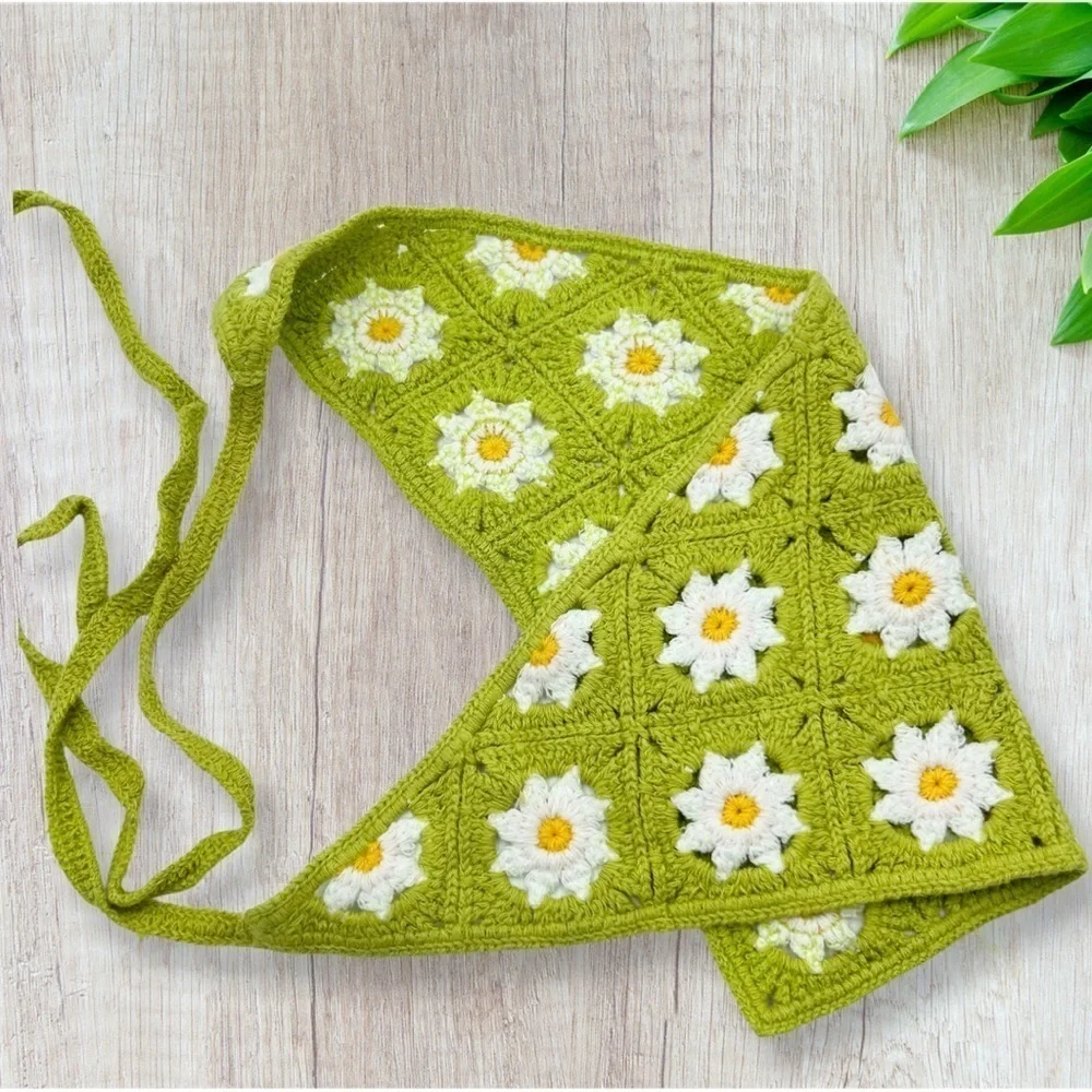 New Handmade Crochet Knitted Green Daisy Floral Triangle Headband One Size
